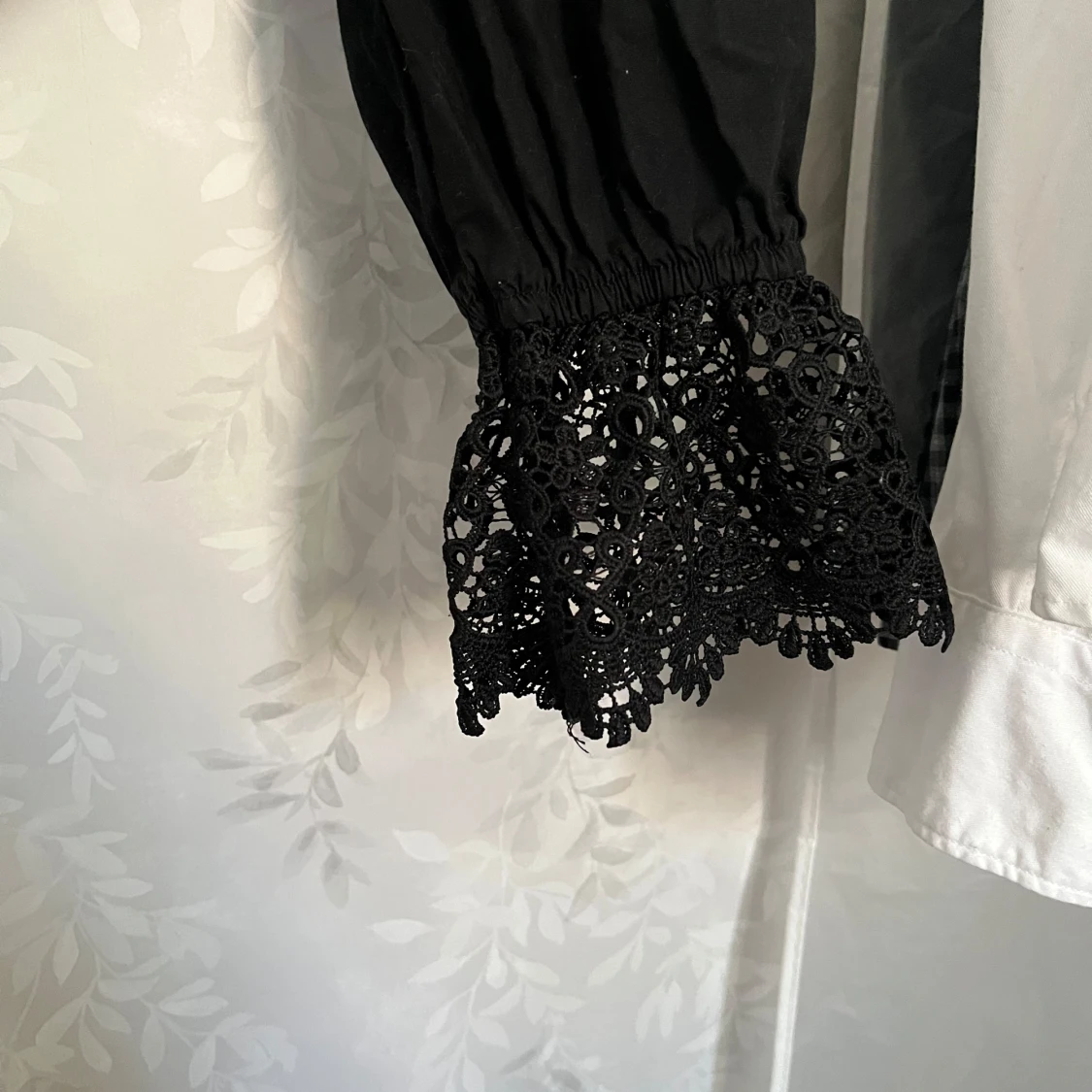 Svart öppen rygg blus  - 3