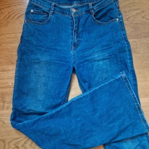 Bootcut jeans Blå - Väldigt breda ganska högmidjade