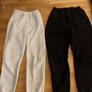 mjukisbyxor  - Säljer två par mjukisbyxor från Gina i storlek xs, 150kr för ett par eller 200 för båda💕