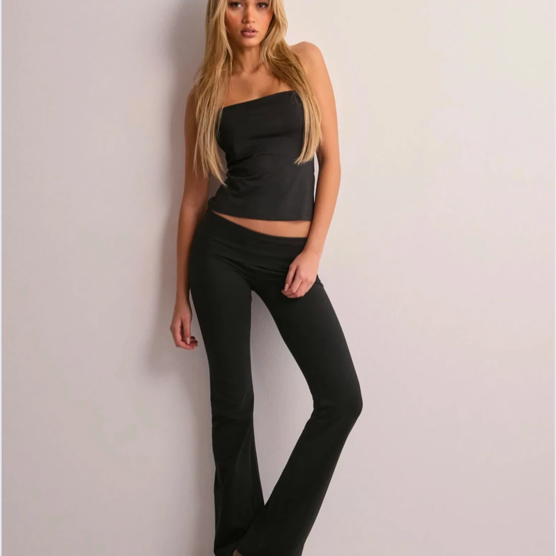 Svarta bootcut byxor - 91