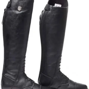 Fina ridstövlar - SKRIV EGET PRISFÖRSLAG! Säljer mina ridstövlar i storlek 38, det är i bra skick och inte trasiga (mer bilder privat) har ridit i de i 1 år kanske men de är fina och inga stora skador! 