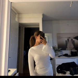 Blus - Super fin vit blus, som inte kommer till användning. Aldrig använd och har inga defekter! Passar både xs/S💗