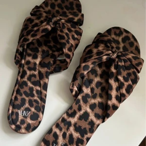Sandaler  - Leopard sandaler från zara som aldrig är andvända 