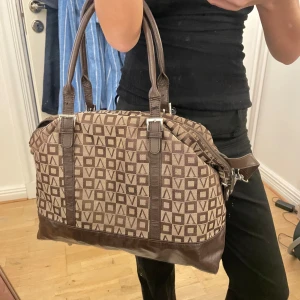 Handväska  - Stor rymlig handväska från Vezzano 