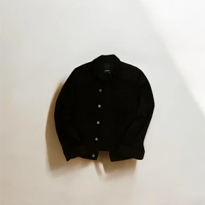 J.LINDEBERG Overshirt - Säljer denna riktigt feta och sällsynta J.LINDEBERG overshirten i storlek S men sitter som XS i väldigt bra skick. Hör av dig vid frågor eller funderingar!👋