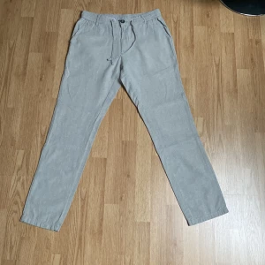 Linnebyxor från Lindbergh - Säljer nu dessa linnebyxor då jag inte längre använder dem. Pris kan diskuteras.