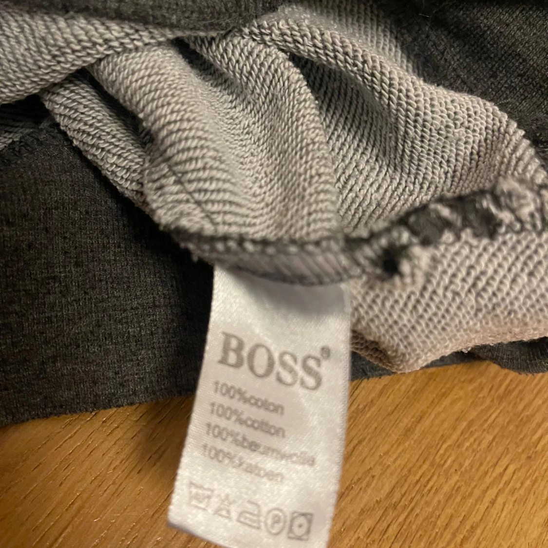 Grå sweatshirt från Hugo Boss - 92