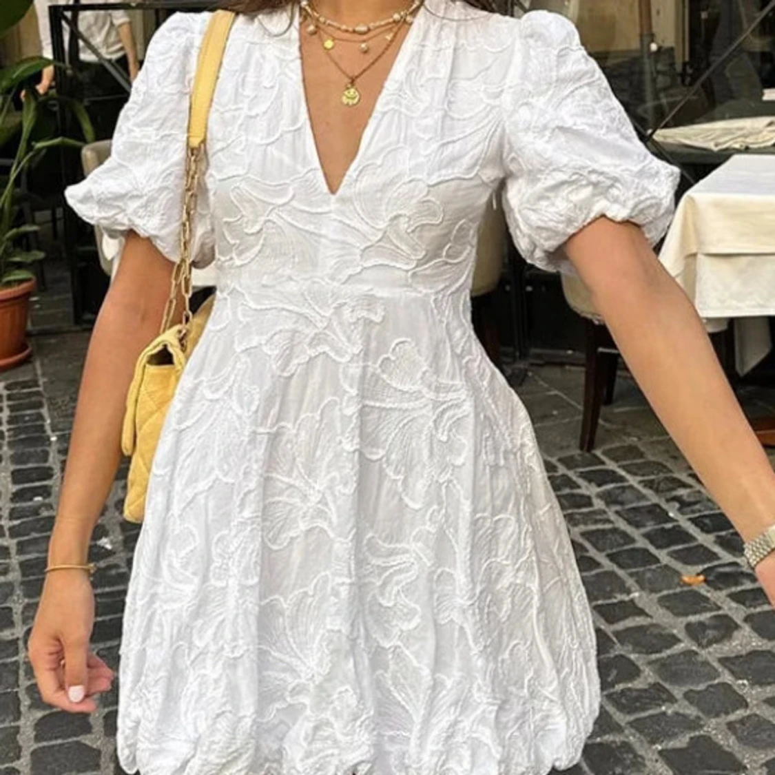 Vit klänning med puffärmar - 90