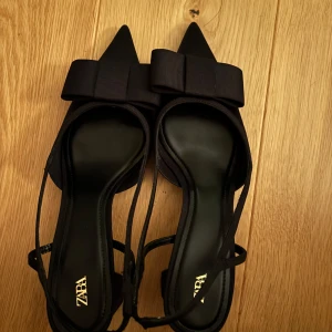 Klackskor  - Använda en gång och inga defekter! Super fina 🩷Nypris 399