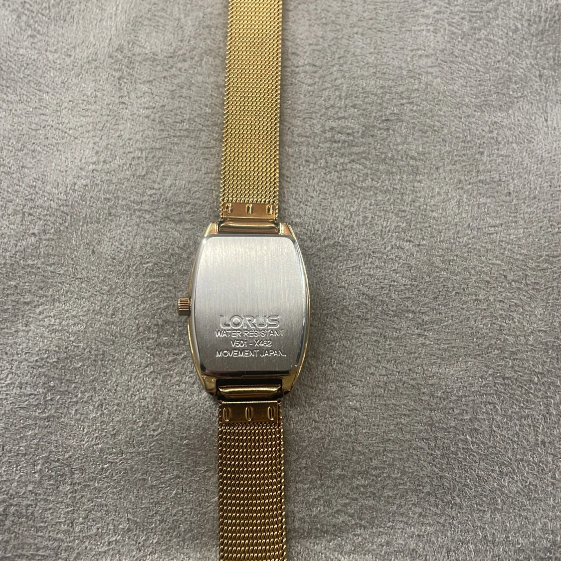 Guldfärgad klocka från Lorus - 2