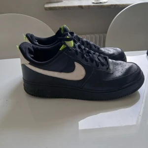 Nike Air Force - Använda ett fåtal gånger. I väldigt fint skick