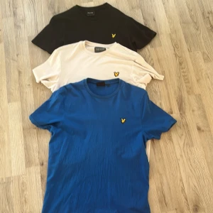 Lyle Scoot tröjor 52kr/st - Bra skick  Blå/Vit/Svart Lyle&Scoot tröjor  52kr/st  Nya kostar 399kr/st