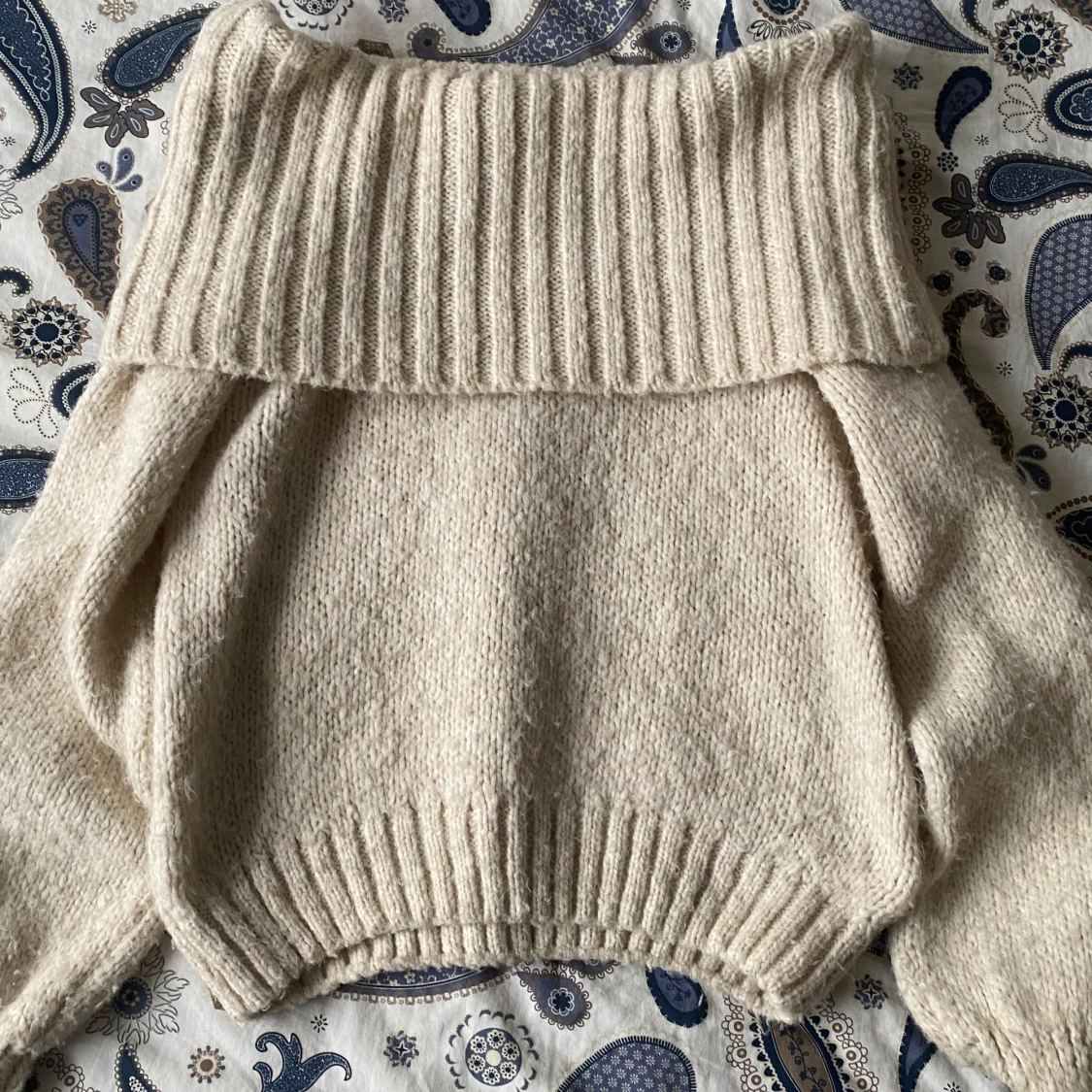 Stickad off shoulder tröja  - 90