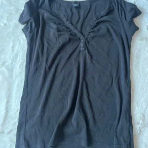 Esprit  - Stl är Xl men sitter mer som M Köpt secondhand 