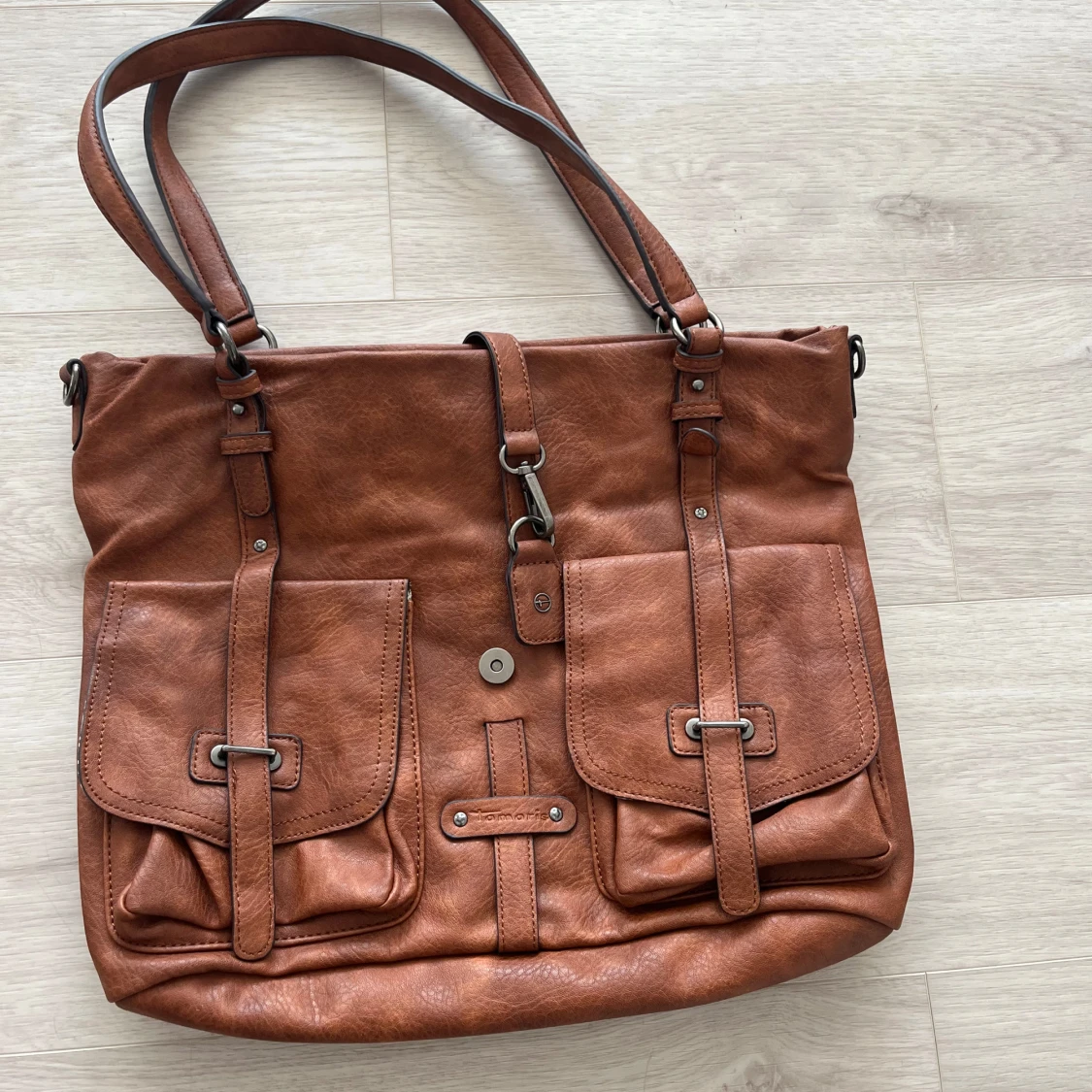 Oanvänd väska från Tamaris. 