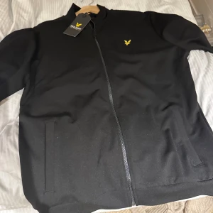 Lyle and scott tracksuit - Helt ny tracksuit, börjar bli för gammal för stilen. Strl M och aldrig använts