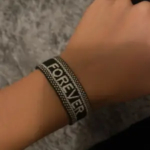 superrrtr snyggt armband! Köpt för 150 på raglady o säljer för 80🥰🥰