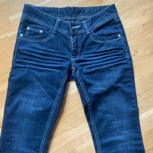 Claes Göran jeans  - Skit snygga straight Claes Göran jeans i bra skick. Säljer då de var för små för mig i längden, skulle säga att jeansen  passar folk med längd 160 och under.