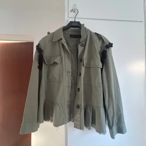 Cool jacka  - Bra skick 🥰 säljer då den inte kommer till använda 