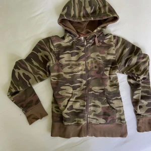 Snygg tröja  - Jätte snygg hoodie  Tidigare köpt på plick  