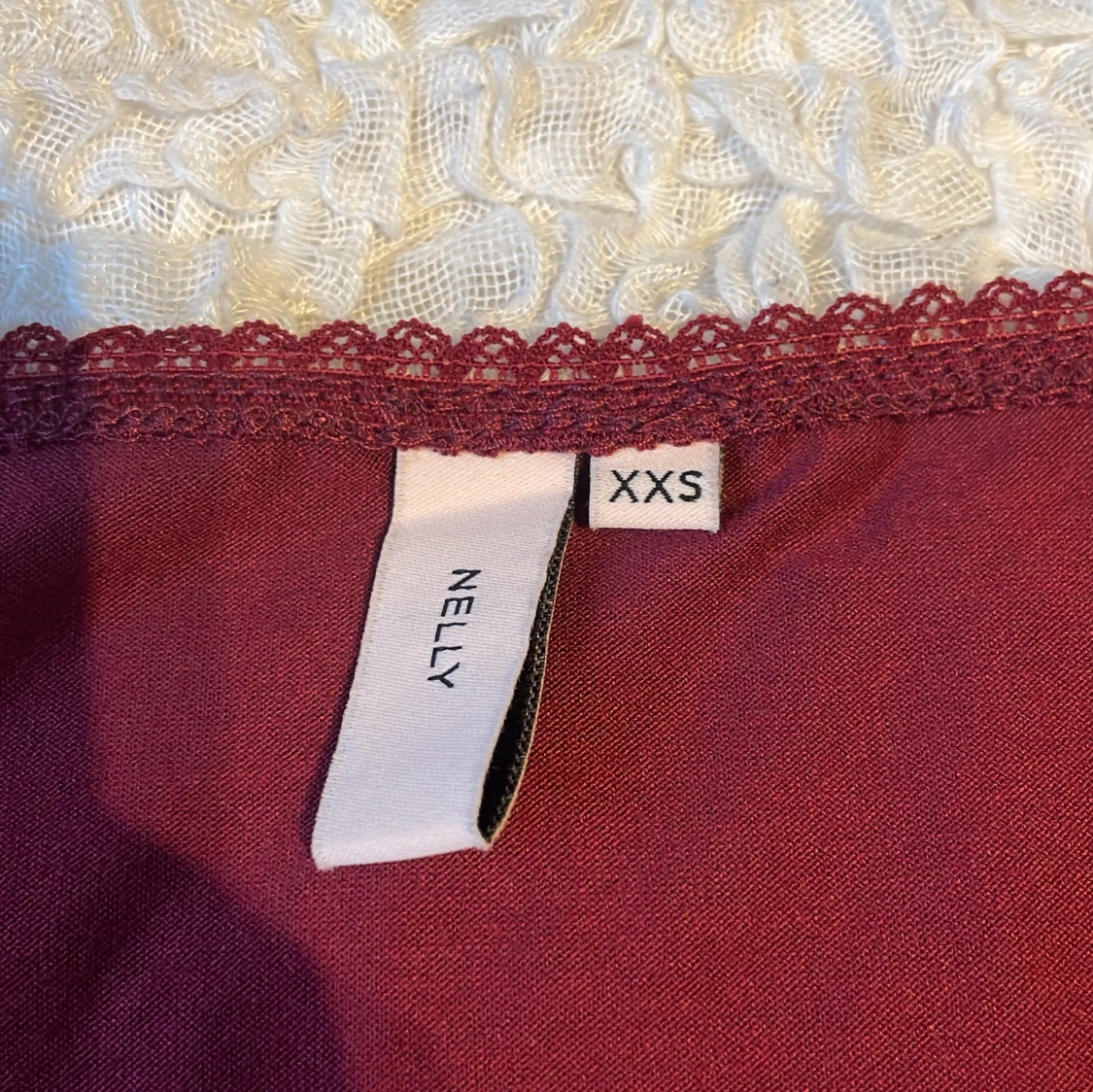 Vinröd tröja  - 90