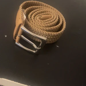 Grisch bälte  - Beige färgen bra skick oanvänd 