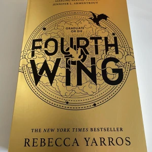 Fourth Wing - Rebecca Yarros - Säljer denna populära bok, den är på engelska! I fint skick