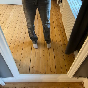 Lågmidjade jeans - Ett par raka Lågmidjade jeans från lager 157 ”icon” i storlek M