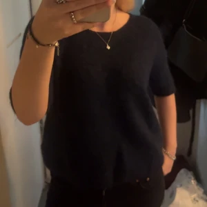 Trekvartsärmad stickad tröja - Skit snygg tröja från soaked in luxury. Nypris 699,95kr. Använd några gånger 