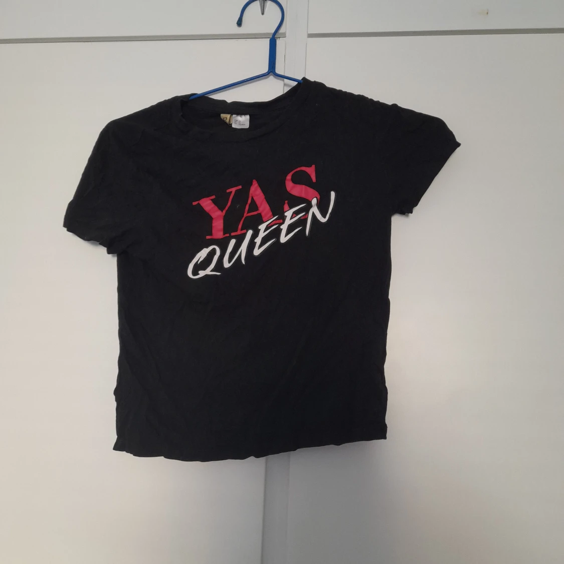 T-shirt med text