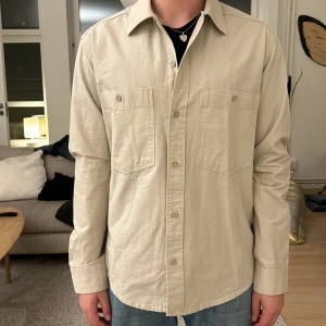 Workware skjorta  -  Stilren höst overshirt 100% Cotton. Från Only and sons. Står XS men passar definitivt upp till medium  