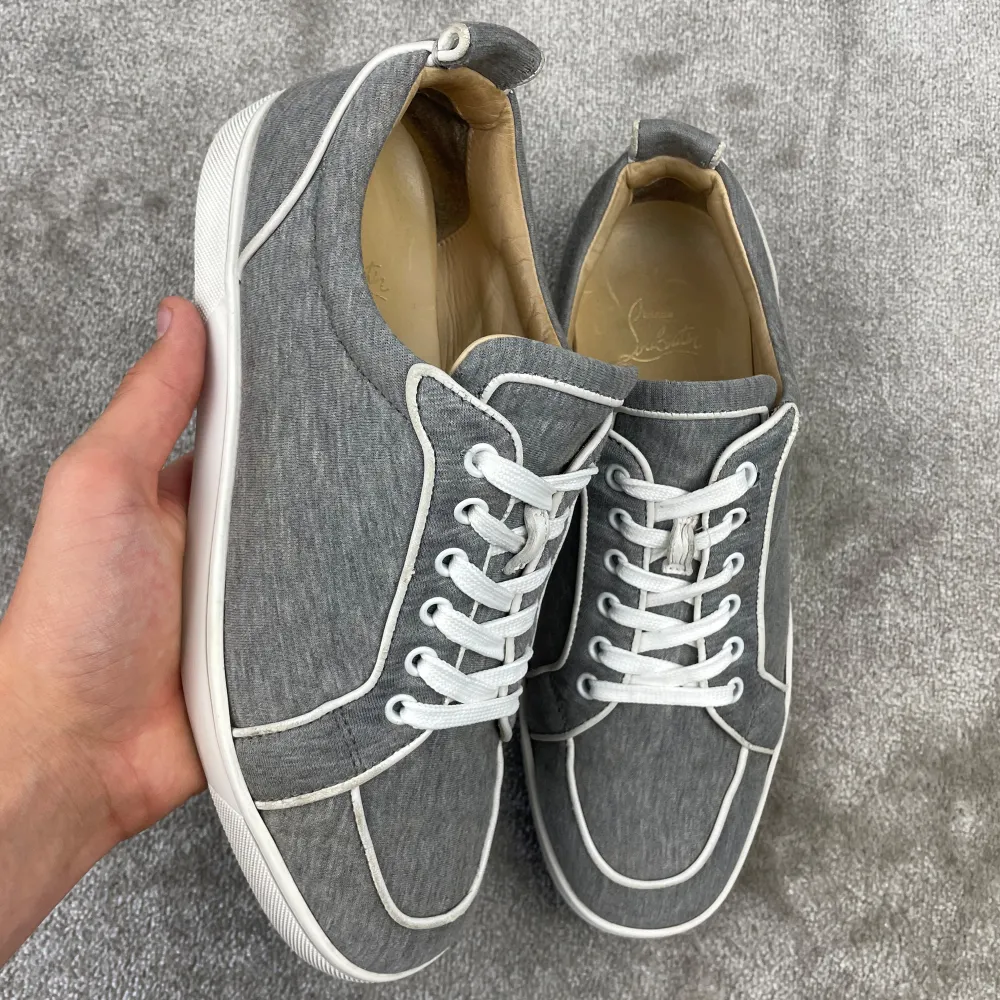 Louboutin sneaker | Skick: 8-9/10 | Storlek: 40,5 | Nypris: 8500 kr | Pris: 2999 kr | Tillbehör: inget | Fler frågor? Hör av dig isåfall!. Skor.