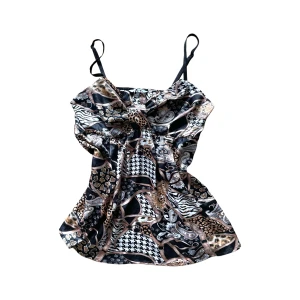 Mönstrad babydoll topp - Så söt och unikt linne i mjukt siden material. Storlek 40 men jag har S/M och den funkar på mig. 