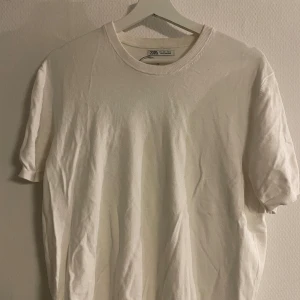 Stickad T shirt  - Tjena! Säljer denna stickade t shirten från Zara. Knappt använd, skick 10/10