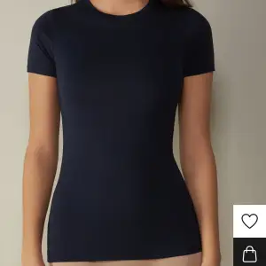 Säljer min intimissimi t-shirt i nyskick då jag ej använt så mycket eftersom jag skulle vilja ha i en annan färg! Skriv för mer bilder osv