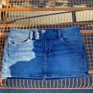 Kort jeanskjol - Supersnygg jeanskjol i toppen skick! 