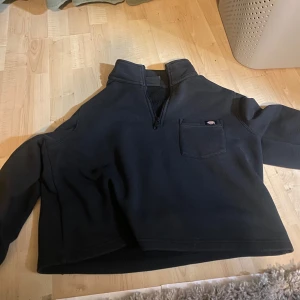 Dickies tröja  - Säljer denna då den blivit för liten storlek m 