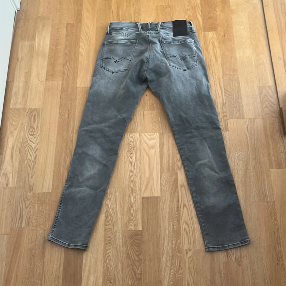 Replay jeans hyper flex Waist: 30 Length: 30 Knappt använda. Jeans & Byxor.