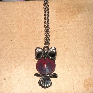 Halsband  - Hej, säljer hemmagjorda smycken i mycket bra skick.