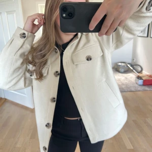 Kappa - Säljer denna kappa från Vero Moda i storlek XS😍 Fint skick!