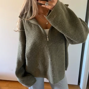 Mörkgrön zipup - Zip up i storlek L🫒🍸🫧