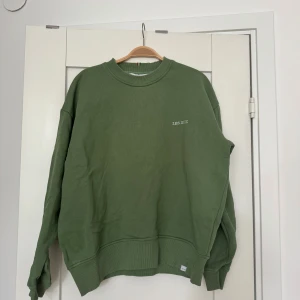 Les Deux tröja herr  - Jätte fin Les Deux tröja herr i storlek L. Tröjan är inte använd mer än 5 gånger och har inga defekter. Köpt för 1000kr