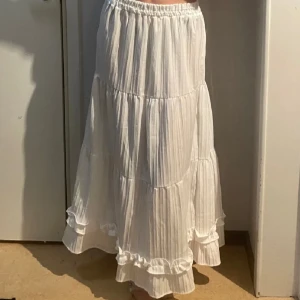 Kjol - Aldrig använd, skicka gärna prisförslag 💞