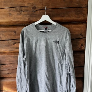 The north face tröja - Aldrig använd Storlek L