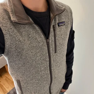 Patagonia väst! - En riktigt snygg Patagonia väst som är perfekt till hösten! Den är i väldigt bra skick och vid frågor eller funderingar så hör av er.