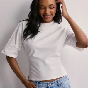 Topp med knytning Nelly  - Storlek M men sitter som S, hör av er för fler bilder❤️