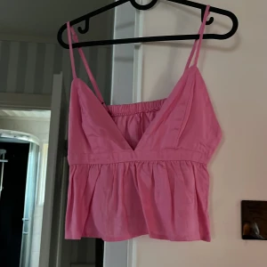 Topp - Rosa söt topp! Köpt från en tjej på plick men aldrig använd av mig.