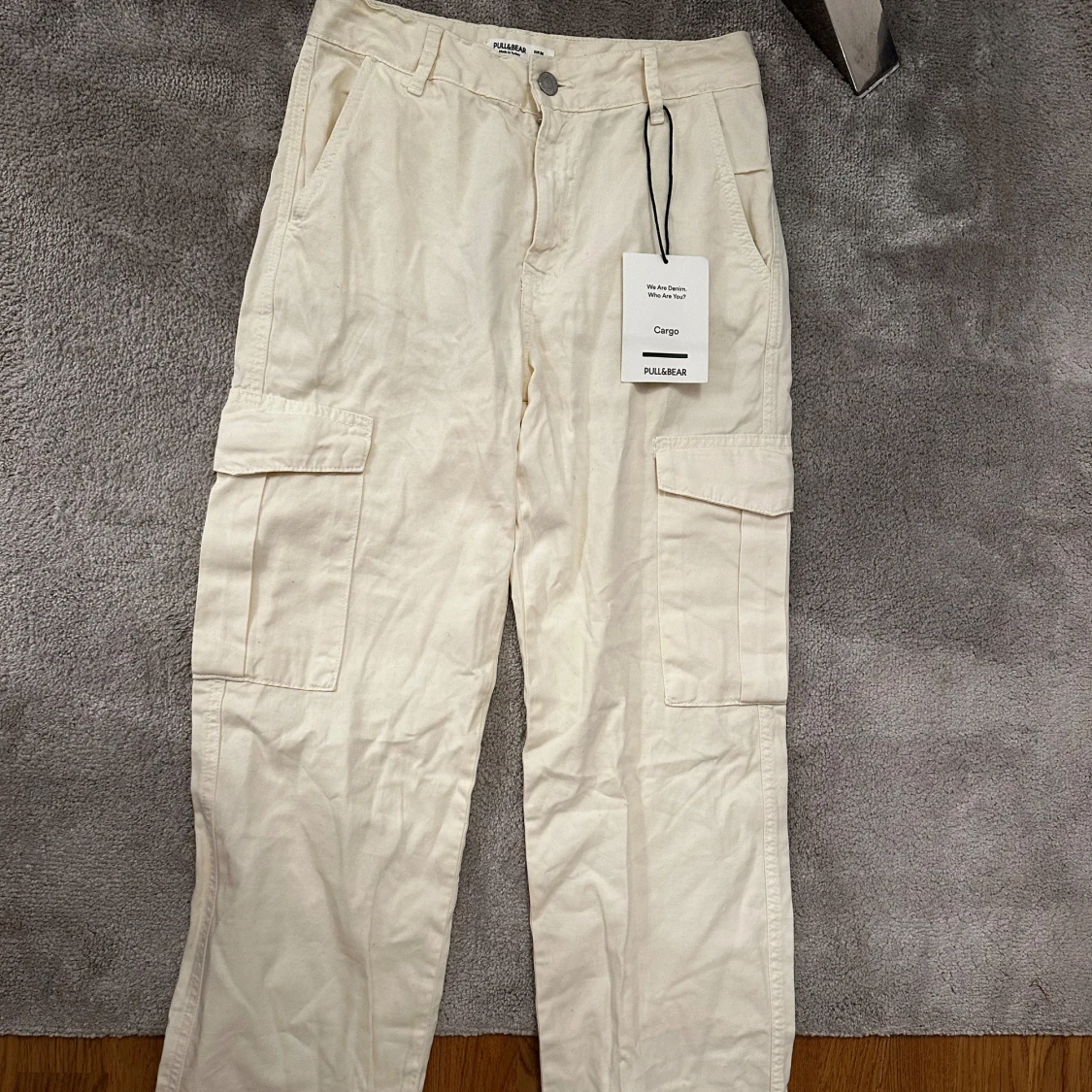 Cargo byxor från Pull & Bear
