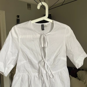 Vit knytt blus - Vit knytt blus från hm  Aldrig använd  Storlek xs