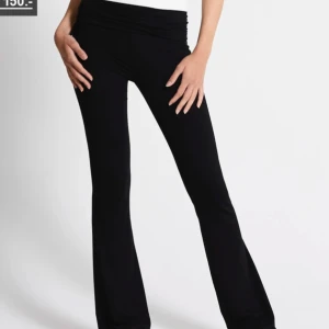 Yoga pants - Jätte fina yoga pant men lite för stora på mig. Från lager 157 i storlek XS. Jag är 160cm och de är för långa.  De är endast andvända 1 gång och då var de bara för att gå ut o handla. Så de räknas som testade❤️